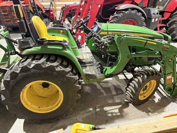 Image of John Deere 3038E equipment image 1