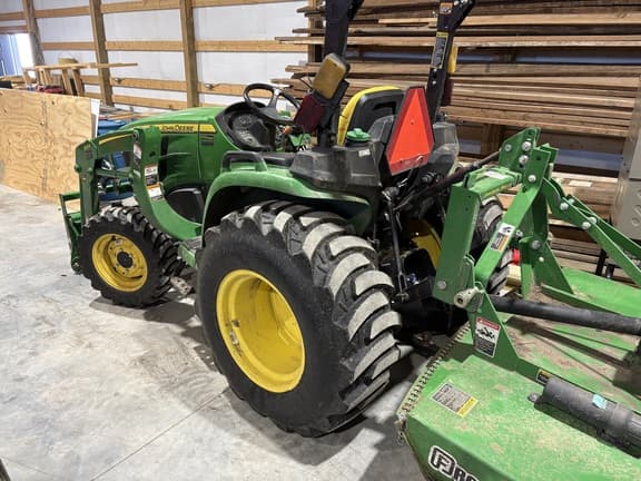 Image of John Deere 3038E equipment image 4