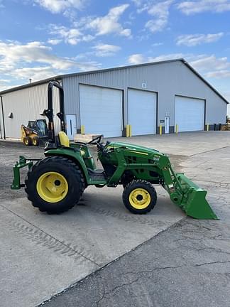 Image of John Deere 3038E equipment image 3