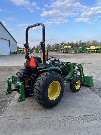 Image of John Deere 3038E equipment image 4