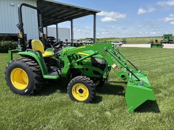 Image of John Deere 3038E equipment image 4