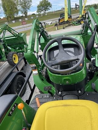 Image of John Deere 3038E equipment image 4