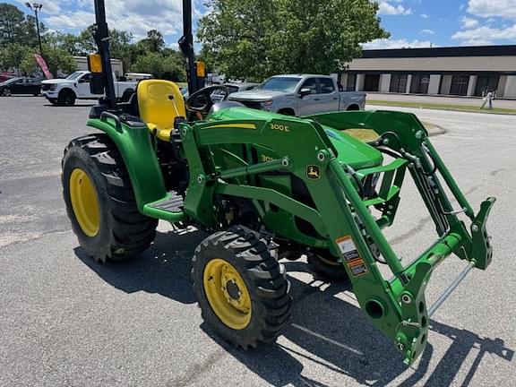 Image of John Deere 3038E equipment image 4