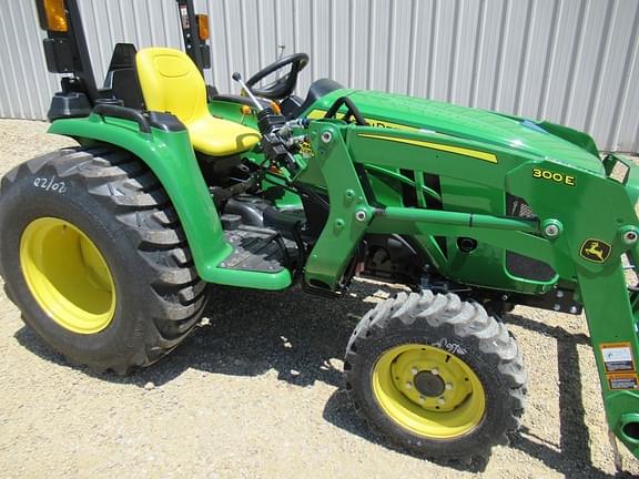 Image of John Deere 3038E equipment image 4