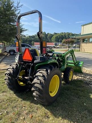 Image of John Deere 3038E equipment image 4