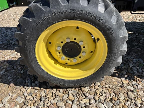 Image of John Deere 3038E equipment image 3