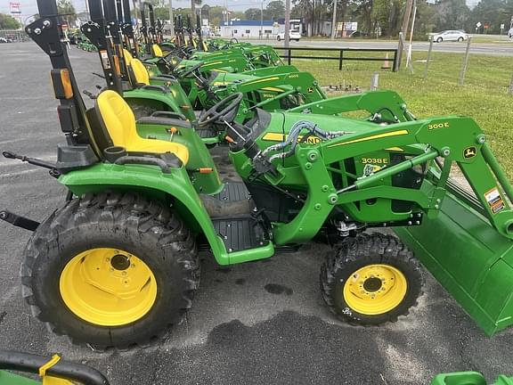 Image of John Deere 3038E equipment image 4