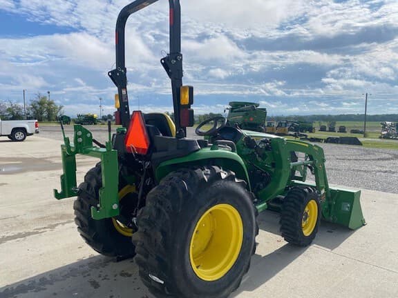 Image of John Deere 3038E equipment image 4