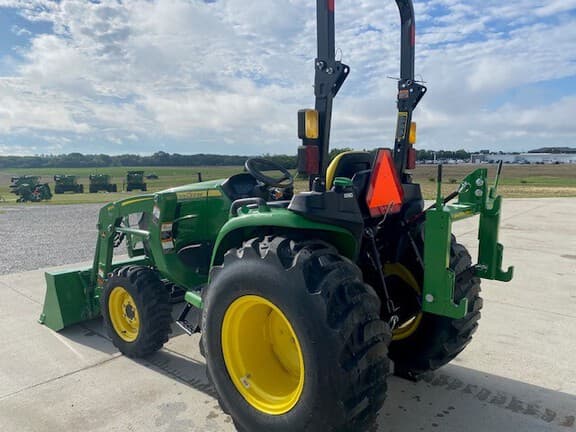 Image of John Deere 3038E equipment image 3