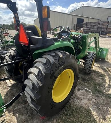 Image of John Deere 3038E equipment image 4