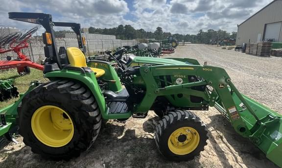 Image of John Deere 3038E equipment image 3