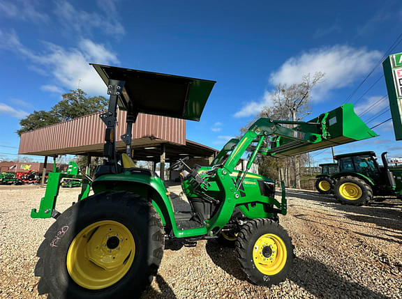 Image of John Deere 3038E equipment image 4