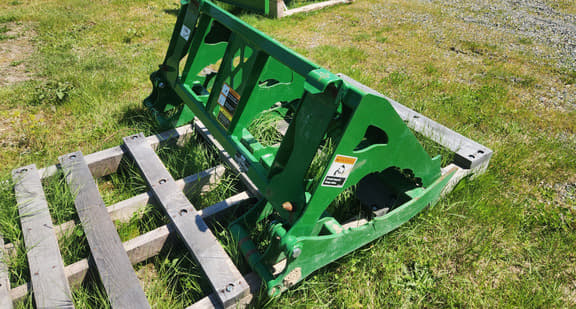 Image of John Deere 3038E equipment image 3