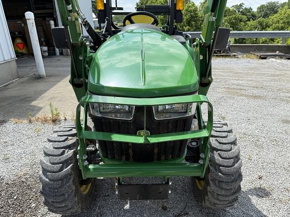 Image of John Deere 3038E equipment image 4