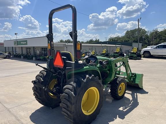 Image of John Deere 3038E equipment image 4