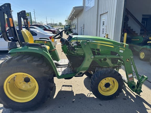 Image of John Deere 3038E equipment image 1