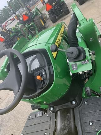 Image of John Deere 3038E equipment image 4