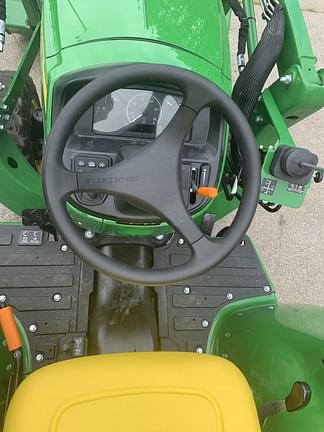 Image of John Deere 3038E equipment image 3