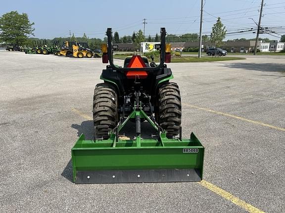 Image of John Deere 3038E equipment image 4