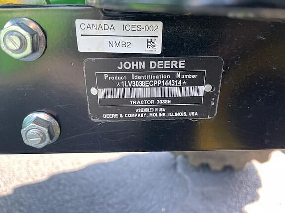 Image of John Deere 3038E equipment image 4