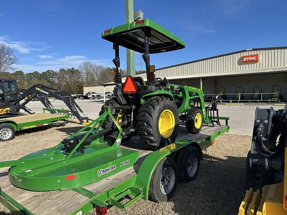 Image of John Deere 3038E equipment image 4