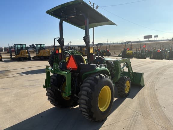 Image of John Deere 3038E equipment image 4