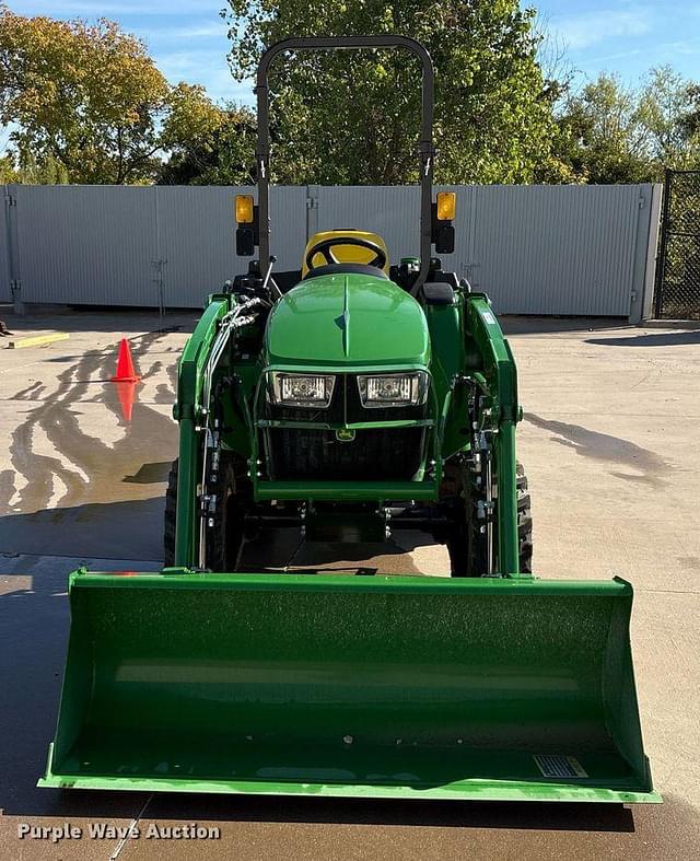 Image of John Deere 3038E equipment image 1