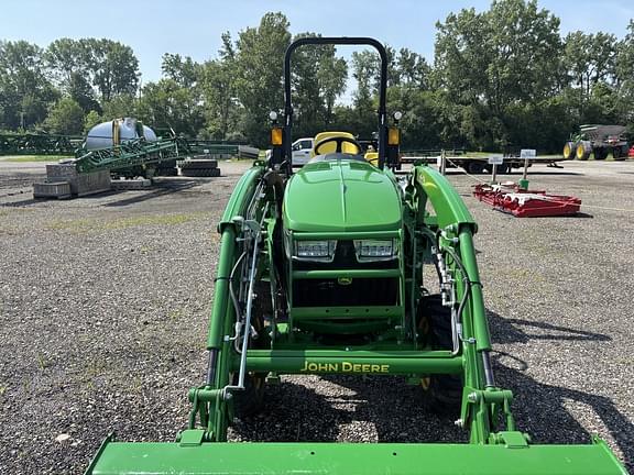 Image of John Deere 3039R equipment image 1