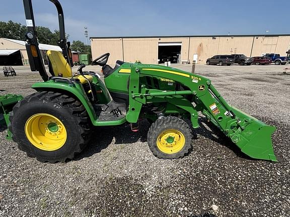 Image of John Deere 3039R equipment image 3