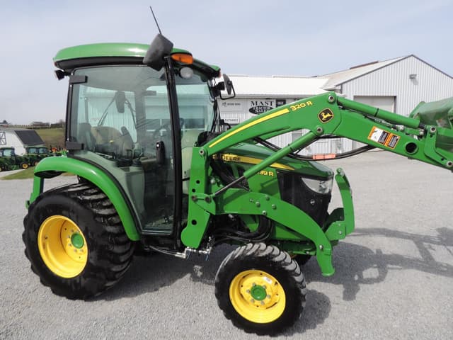 Image of John Deere 3039R equipment image 2
