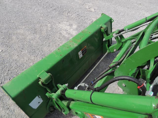 Image of John Deere 3039R equipment image 4
