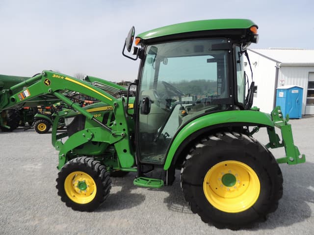 Image of John Deere 3039R equipment image 1