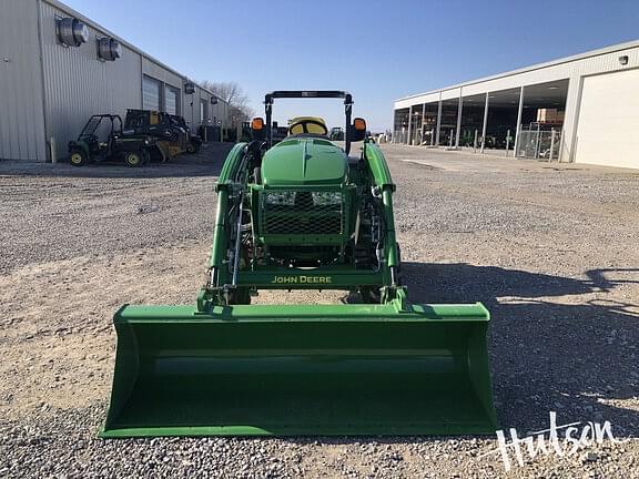 Image of John Deere 3039R equipment image 1