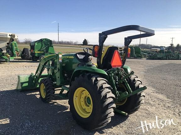 Image of John Deere 3039R equipment image 4