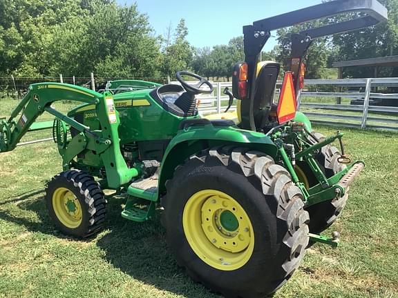 Image of John Deere 3039R equipment image 2