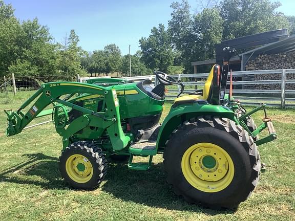 Image of John Deere 3039R equipment image 3