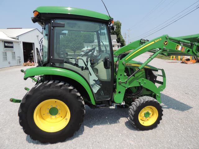 Image of John Deere 3039R equipment image 4