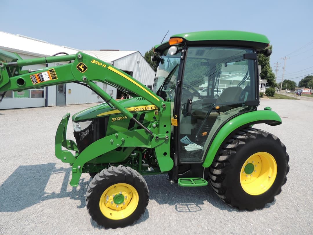Image of John Deere 3039R Primary image