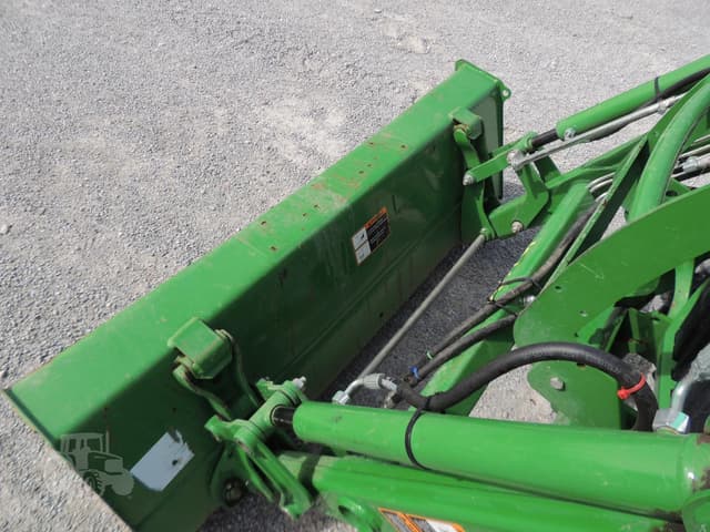 Image of John Deere 3039R equipment image 4