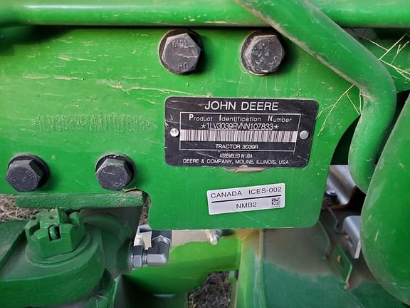 Image of John Deere 3039R equipment image 1