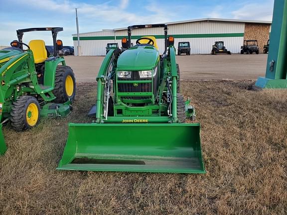 Image of John Deere 3039R equipment image 2