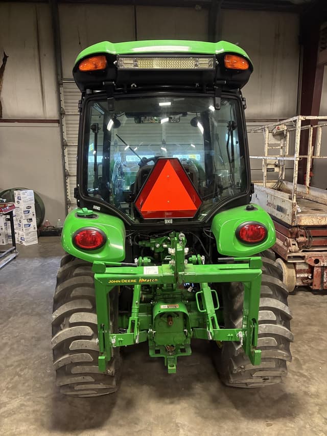 Image of John Deere 3039R equipment image 4