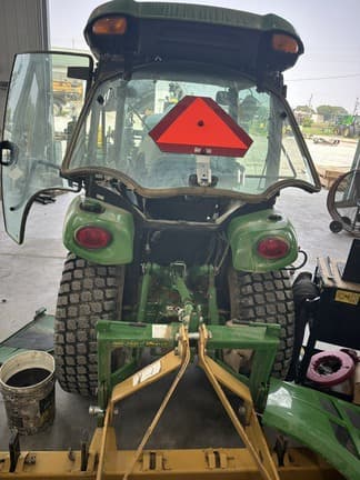 Image of John Deere 3039R equipment image 3