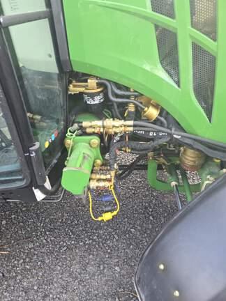 Image of John Deere 3039R equipment image 4