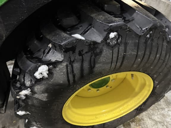 Image of John Deere 3039R equipment image 4