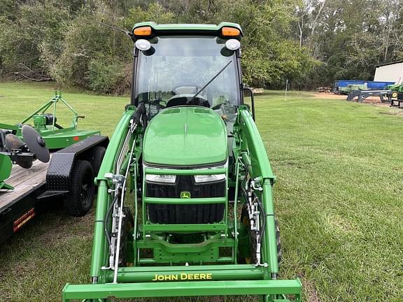 Image of John Deere 3039R equipment image 2