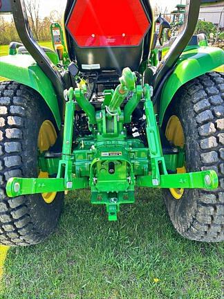 Image of John Deere 3039R equipment image 4