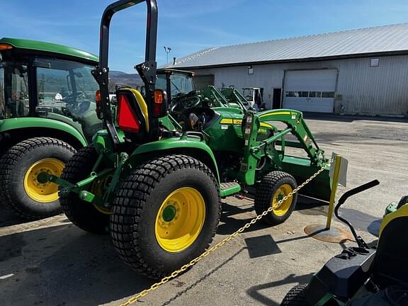 Image of John Deere 3039R equipment image 3