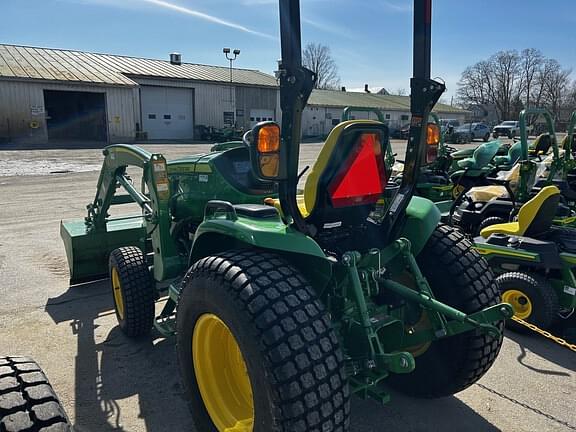 Image of John Deere 3039R equipment image 2