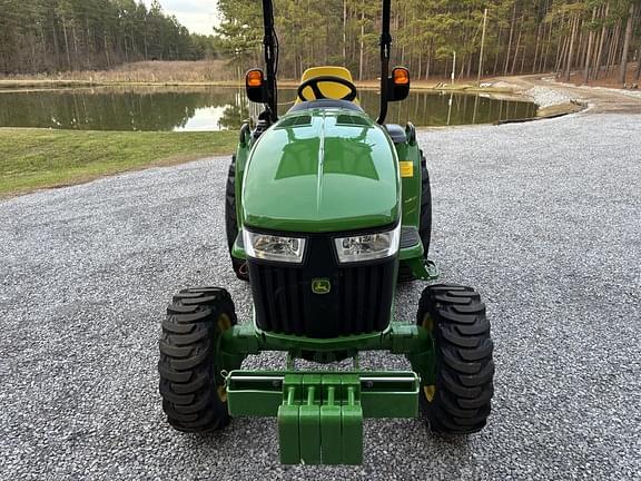 Image of John Deere 3039R equipment image 3